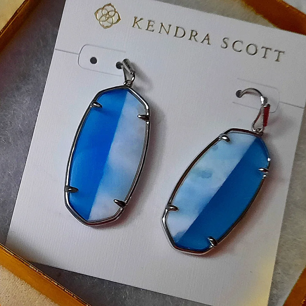 NWT Beautiful Kendra Scott earrings
